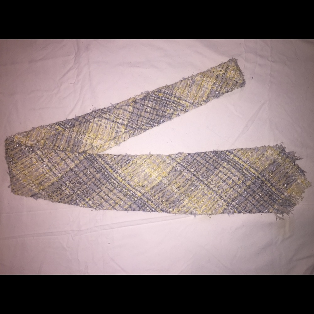 Women’s tweed Chanel tie